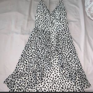 Dress with leopard print.